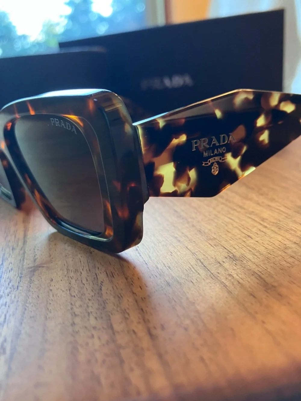 Prada sunglasses - Picture 2 of 8